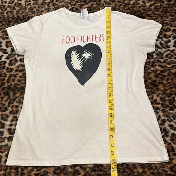 Foo Fighters Band Music White Heart Graphic Shirt - Picture 6 of 10